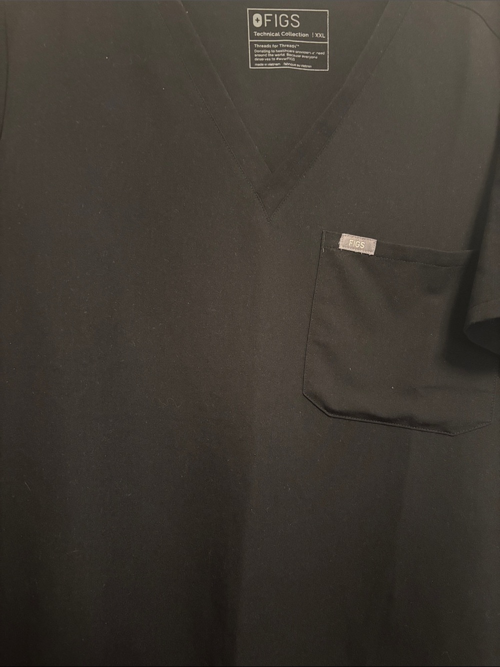 FIGS Women’s V-Neck Scrub Top in Black